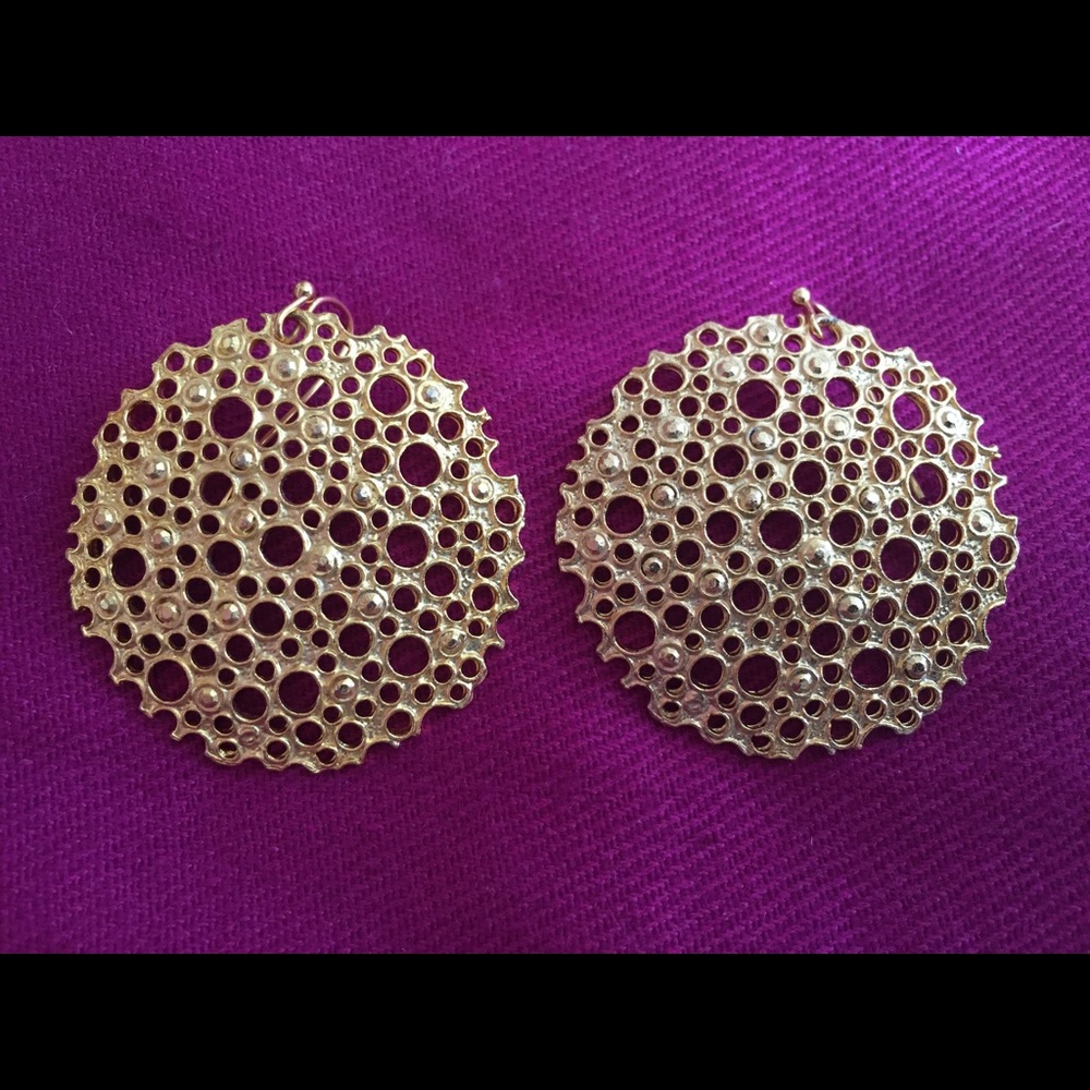 Gorgeous gold costume earrings